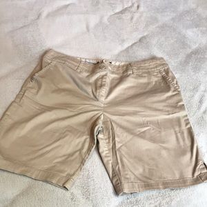 Covington khaki Bermuda shorts